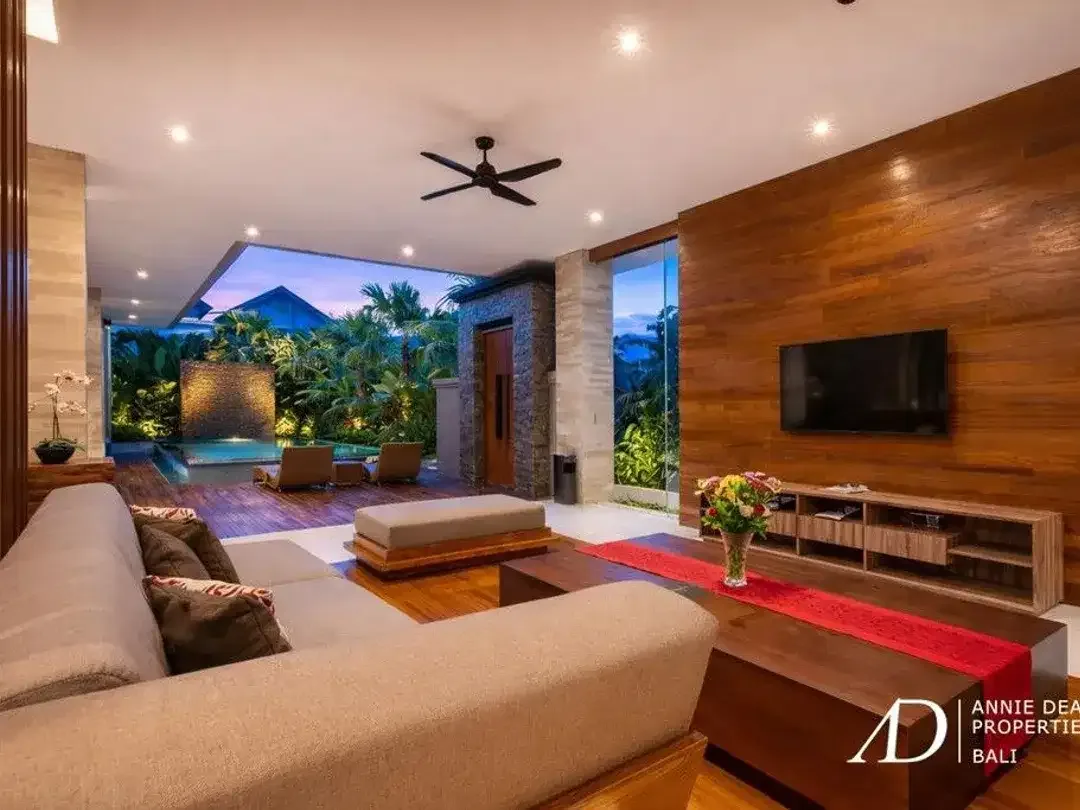 FREEHOLD | MODERN TROPICAL DESIGN 3-BEDROOM VILLA IN JIMBARAN - Image 7 of 10