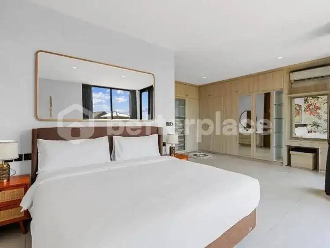 Modern Ready Villa in Batu Bolong, Canggu 4 Bedrooms Just 5 Minutes from the Beach - Image 6 of 10