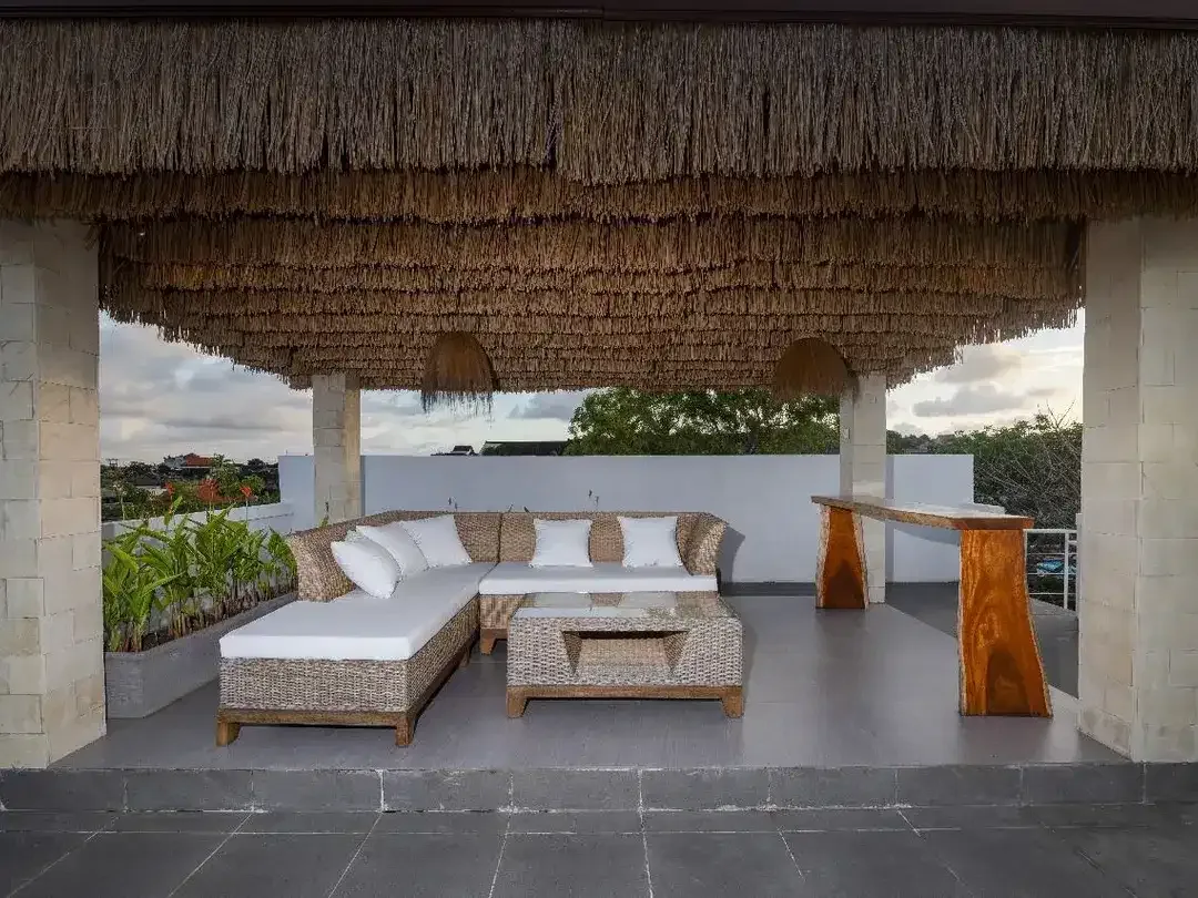 FOR SALE & LEASE FREEHOLD VILLA WITH OCEAN VIEW IN NUSA DUA - Image 2 of 10