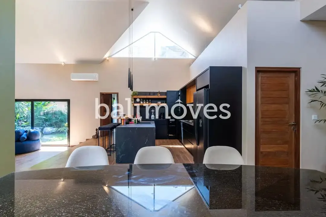 Villa Bagus 4 Kamar Tidur Diatas Tanah 400m2 Di Tepi Pantai Sanur - Image 6 of 10