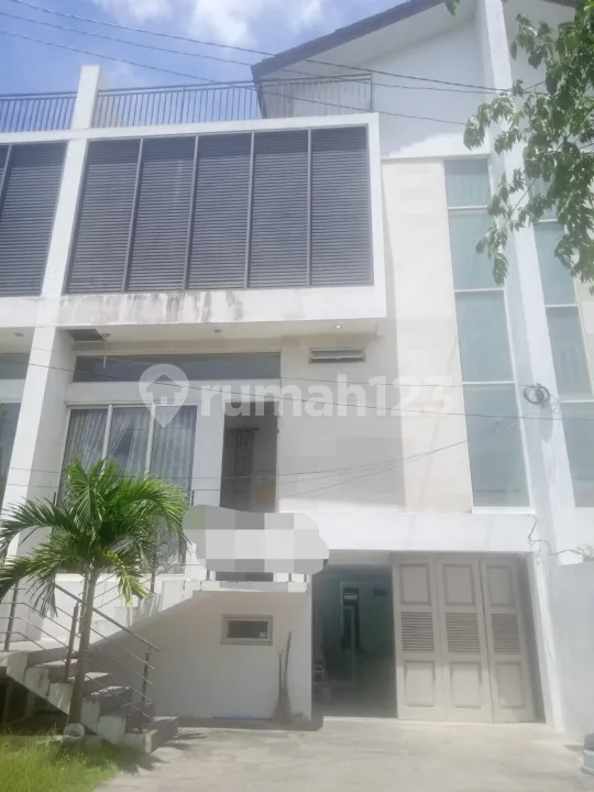 Disewakan Minimum 2 Tahun Rumah Luas Di Renon Denpasar Lt 153 M2 Ada Kolam Renang - Image 1 of 4