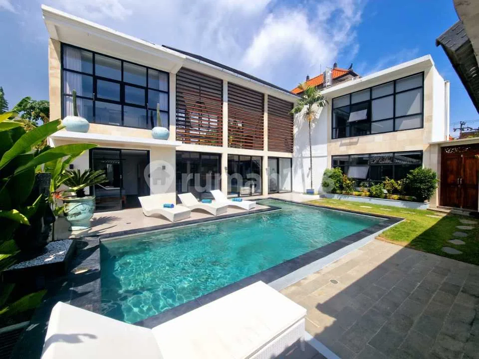 For Rent Modern 4-Bedroom Villa In Tumbak Bayuh - Image 2 of 4