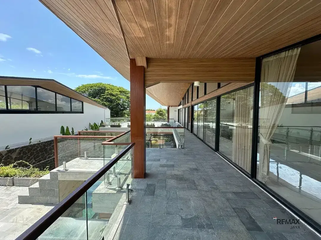 Villa Mewah Cantik Lokasi Strategis Dijual, di Area Sanur Denpasar - Image 2 of 10