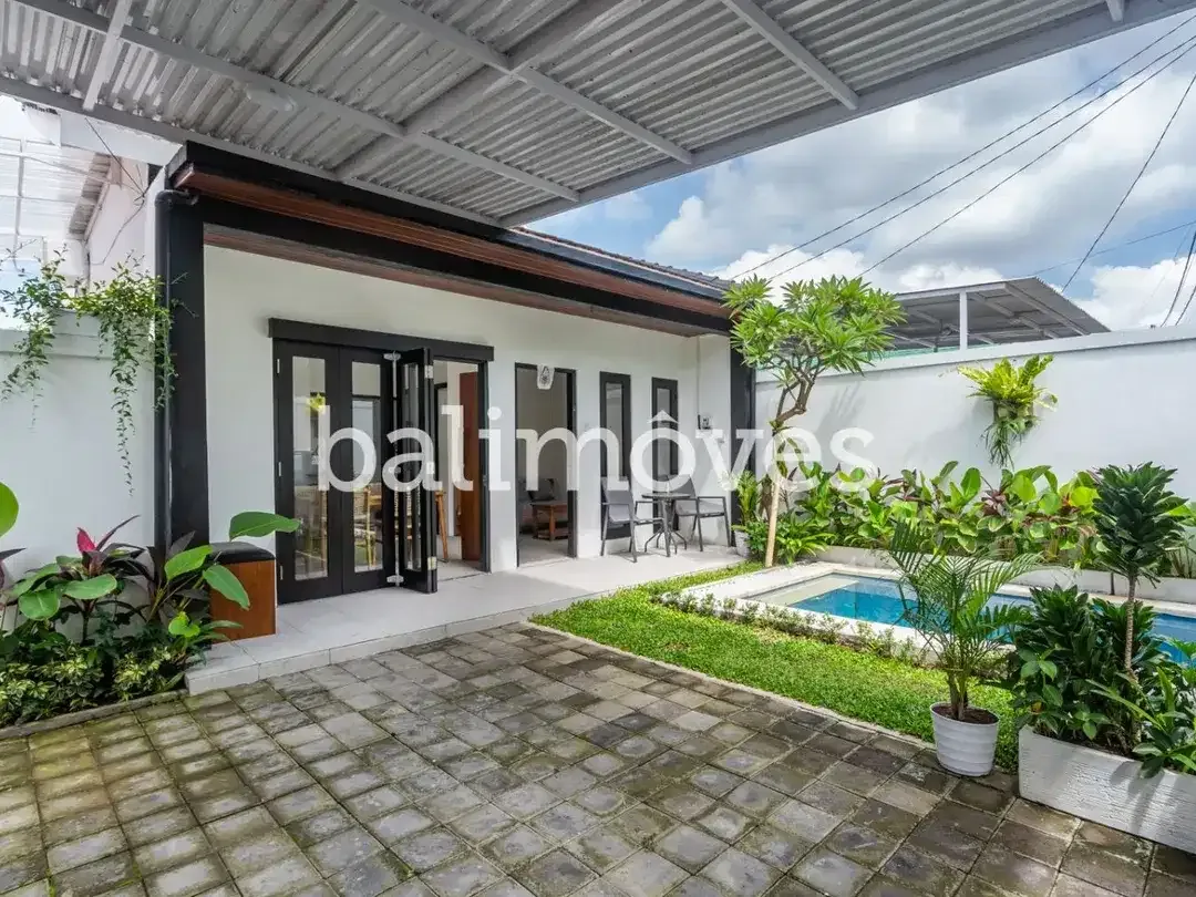 Vila Indah Dua Kamar Tidur di Sanur - Image 2 of 10