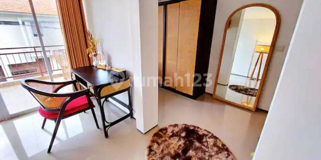 Villa 2 Lantai Full Furnished Siap Huni Lokasi Strategis - Image 3 of 4