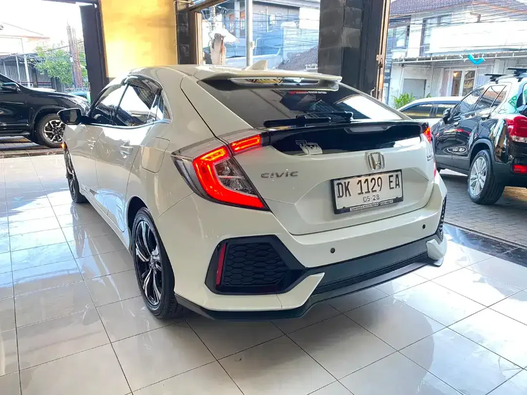 Honda Civic Turbo Hatchback 2018 Automatic - Image 10 of 10