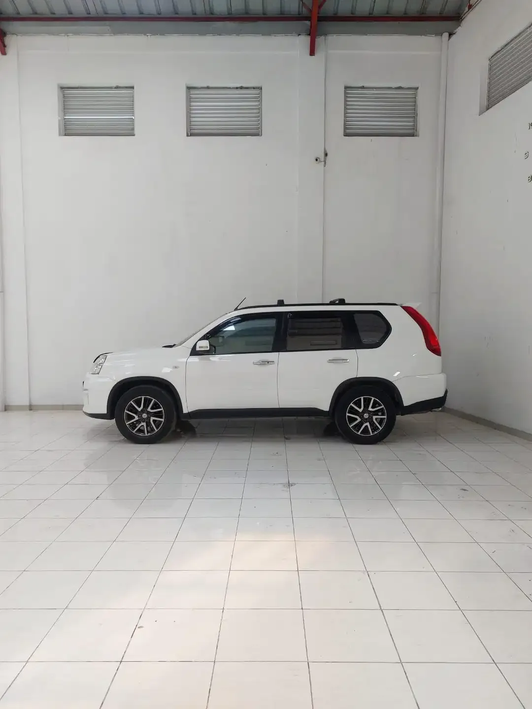 Nissan XTrail 2.5 Urban 2012 - Image 4 of 10