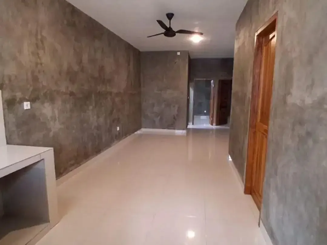 RUMAH BARU SIAP HUNI SEMI FURNISHED DI KEROBOKAN BADUNG - Image 8 of 10