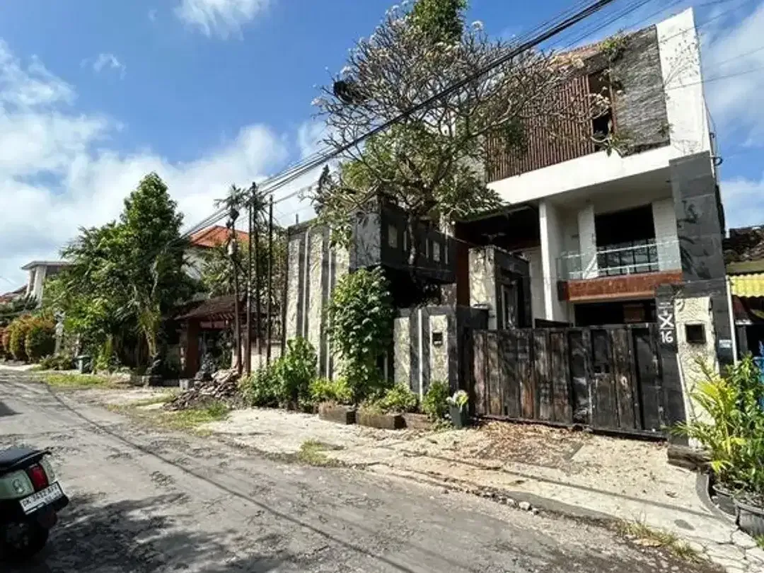 Rumah Mewah 2 Lantai Dijual di Renon, Pusat Kota Denpasar - Image 2 of 10