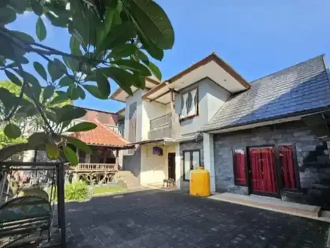 DIJUAL RUMAH DAN RUKO GANDENG DIKAWASAN DENPASAR BALI - Image 1 of 9
