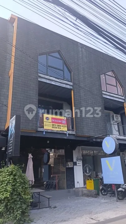 Ruko 3 Lantai Dijual - Echo Beach Canggu, Bali - Image 1 of 4