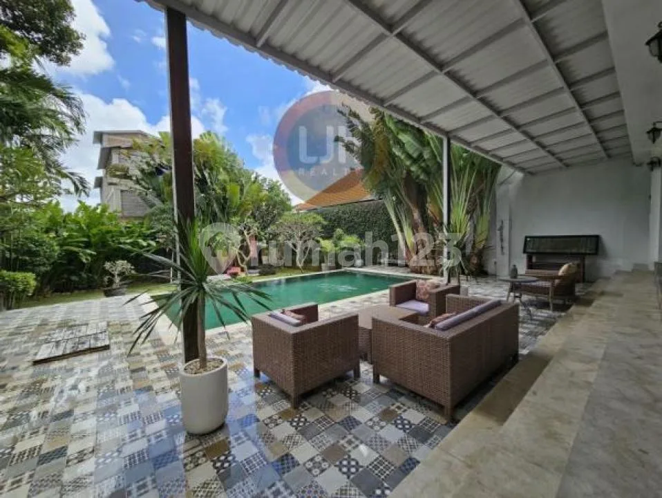 Dijual Villa di Buduk Tumbak Bayuh Canggu Bali - Image 1 of 4