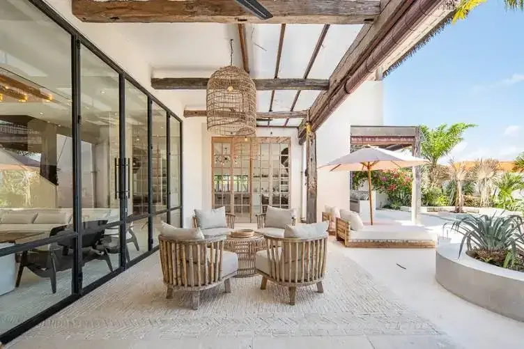 Luxurious 6 Bedroom Villa With Breathtaking Ocean View In Seseh - Image 9 of 10
