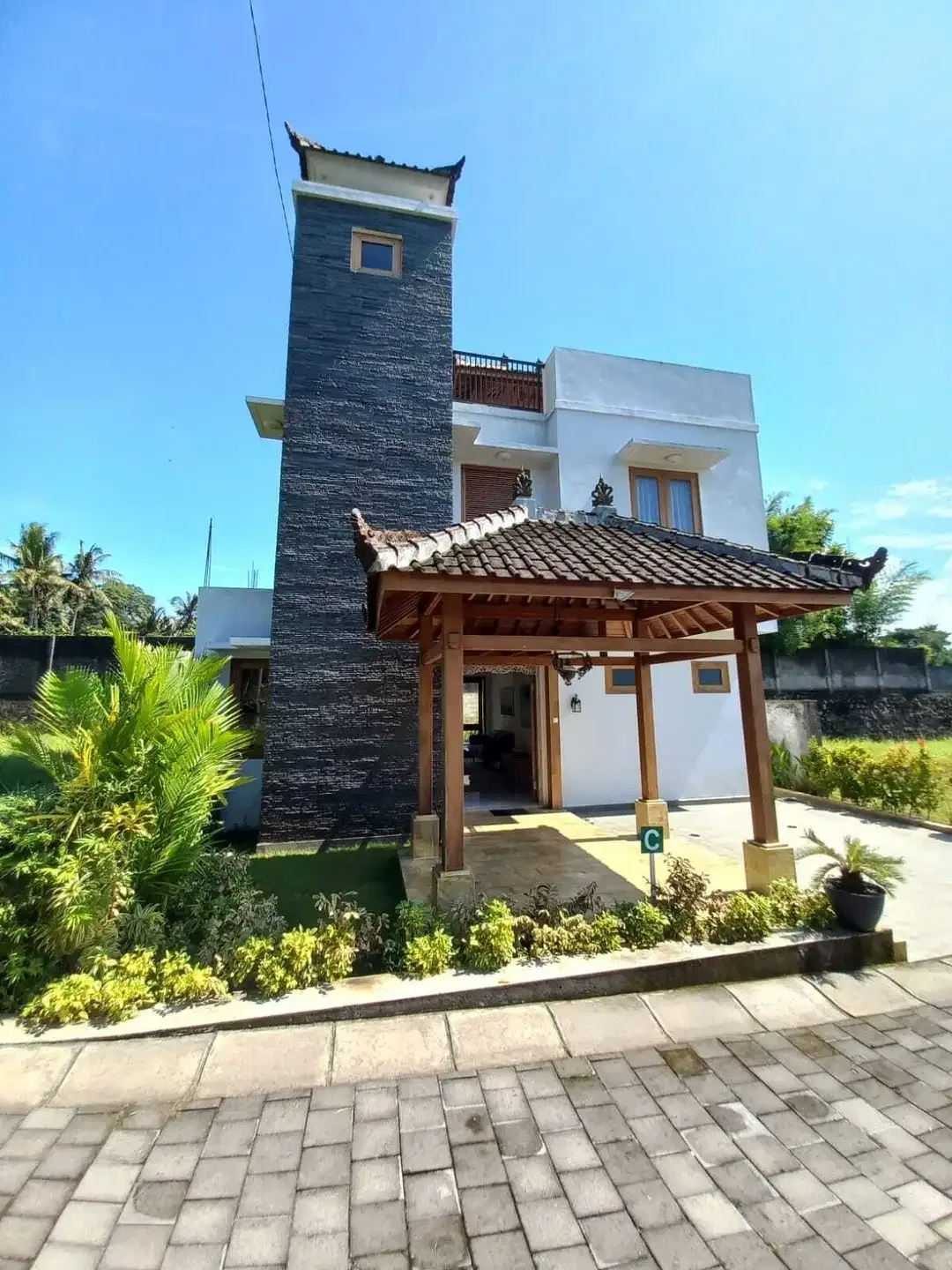 FOR RENT VILLA BAGUS TENANG VIEW SAWAH 3BR LOKASI STARTEGIS UBUD - Image 1 of 10