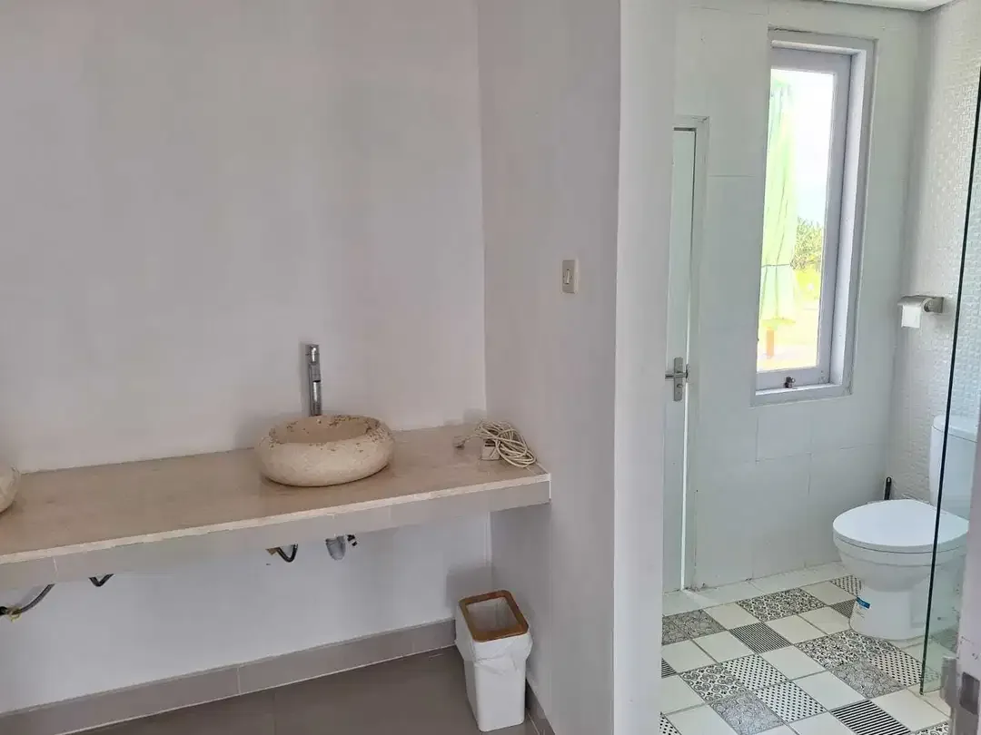FREEHOLD VILLA PINGGIR PANTAI KUSAMBA KLUNGKUNG BALI - Image 6 of 10