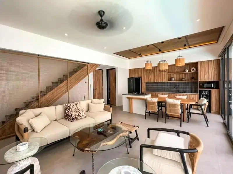 NEWLY RENOVATED TROPICAL STYLE VILLA - Image 4 of 9