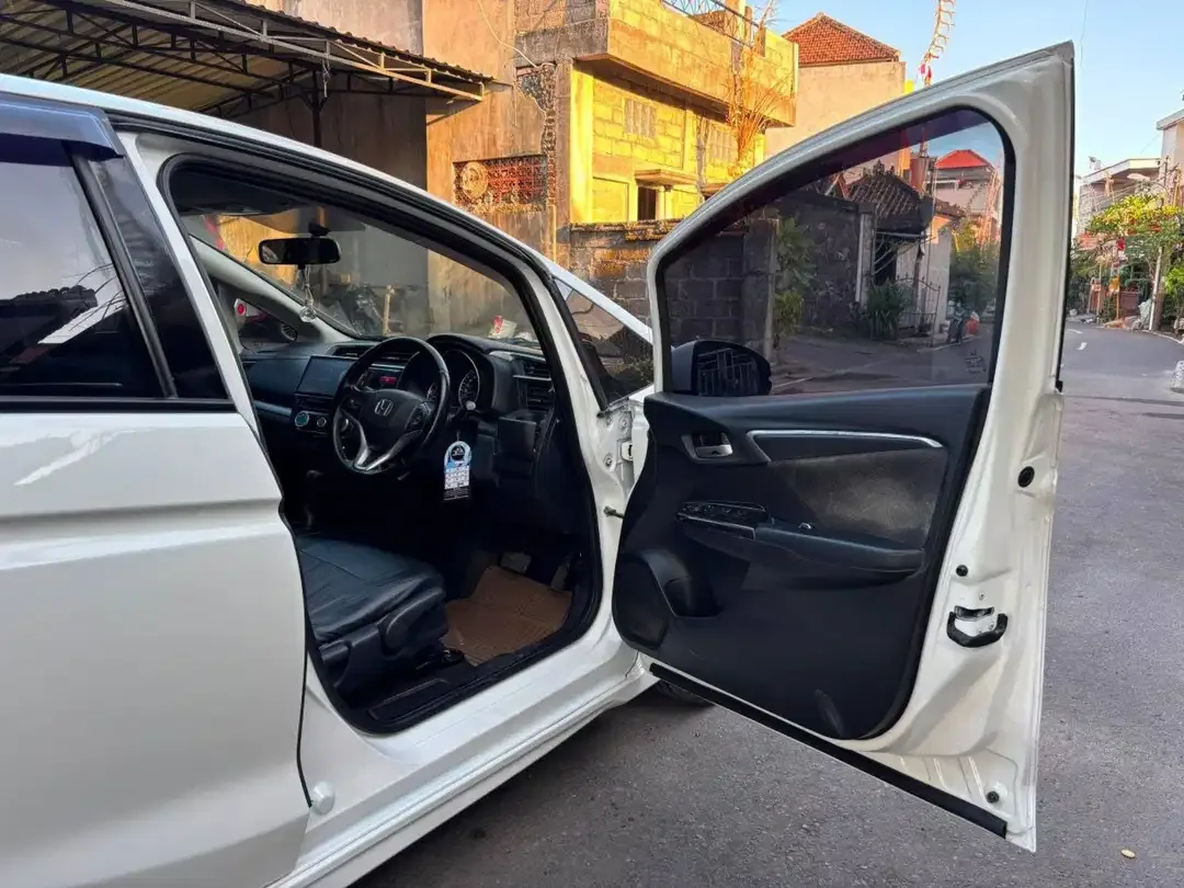 SIAP PAKAI! HONDA JAZZ RS AT 2016 - Image 10 of 10