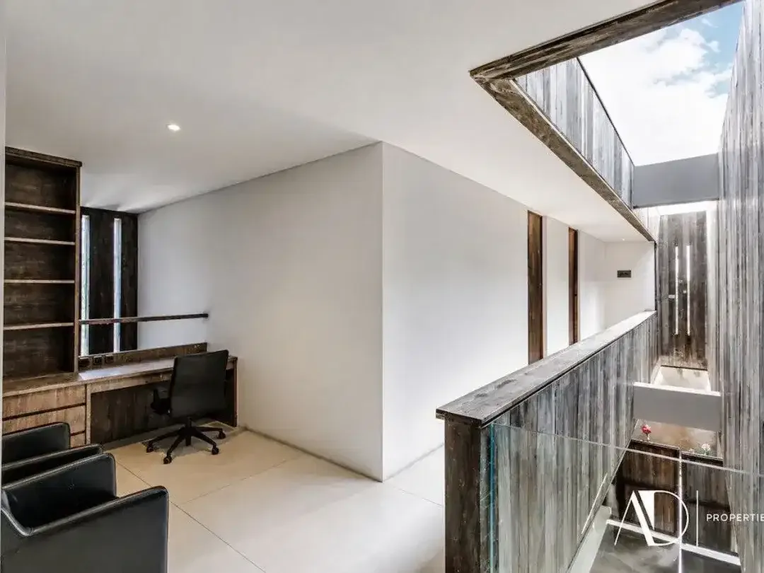 FREEHOLD | CONTEMPORARY TROPICAL 3-BEDROOM VILLA IN BERAWA, CANGGU - Image 8 of 10