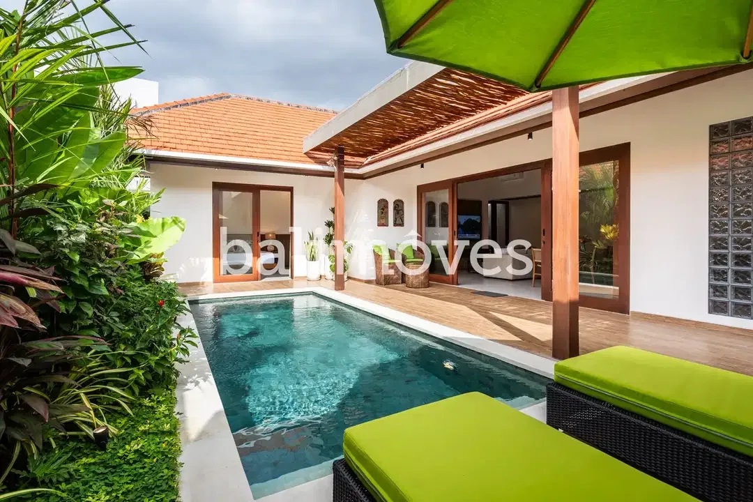 Vila Baru Tiga Kamar Tidur yang Indah Di Tepi Pantai Sanur - Image 1 of 10