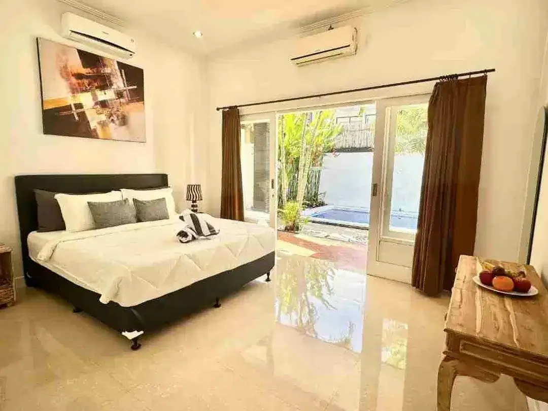 Disewakan Villa 3 Bedroom Kerobokab Seminyak full furnished Siap Huni - Image 3 of 6
