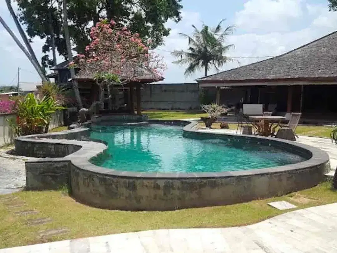 SALE 13 Are Hitung nilai tanahnya saja - Villa Near Batu Bolong Canggu - Image 2 of 9