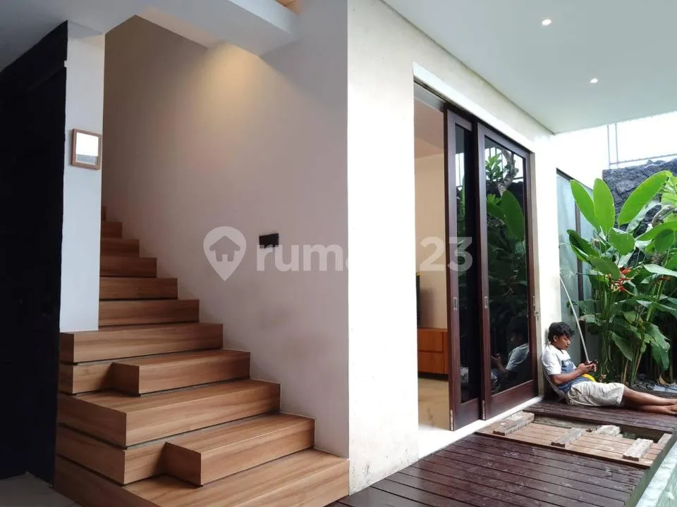 Villa 2 Lantai Furnished Pool Parkiran Lingkungan Elit di Umalas - Image 4 of 4