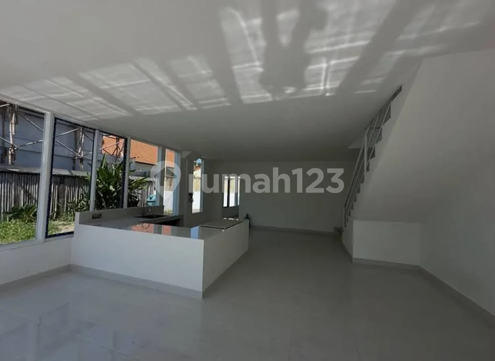 Villa 2 Lantai dan 3 Kamar Tidur Lokasi Bagus di Sanur Termurah - Image 4 of 4