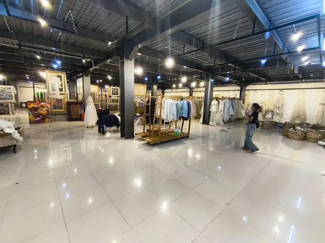 Gedung Komersial Strategis Disewakan di Pusat Kuta, Badung - Image 2 of 10