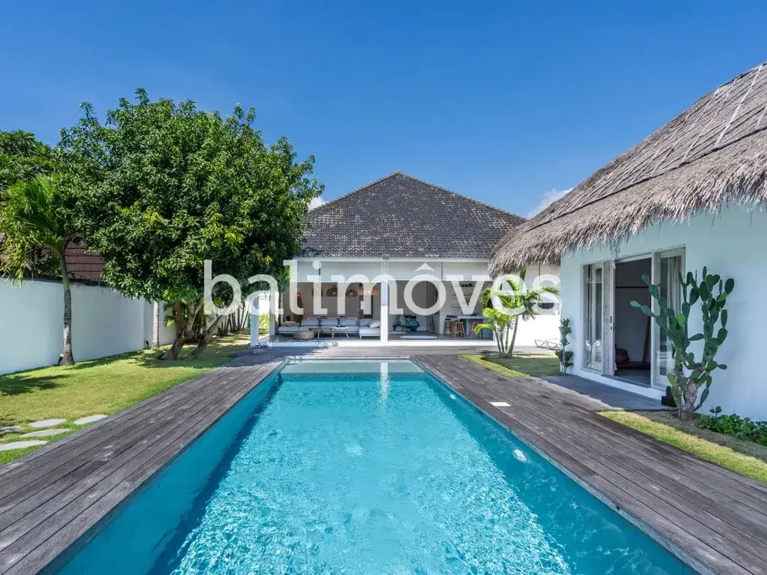 Villa yang Menawan dengan Tiga Kamar Tidur yang Luas di Sanur - Image 6 of 10