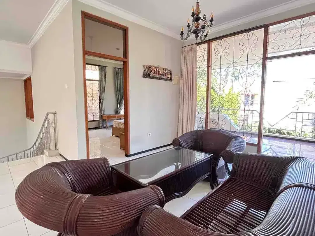 Disewakan rumah 2 lantai siap huni, tipe modern 4 Kamar Tidur - Image 5 of 10