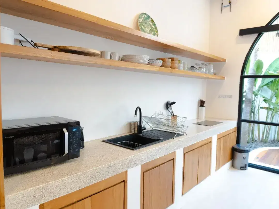 Dijual Vila Cantik Sudah Beroperasi (Airbnb) di Canggu, 8 Menit Ke Pantai Batu Bolong - Image 4 of 10