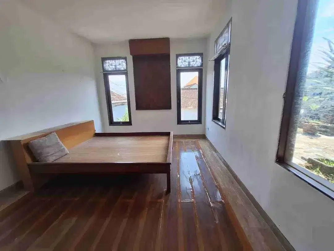 Rumah 2 Lantai dan 6 KT di Jl. Raya Pandu Dalung Kuta Utara - Image 8 of 9