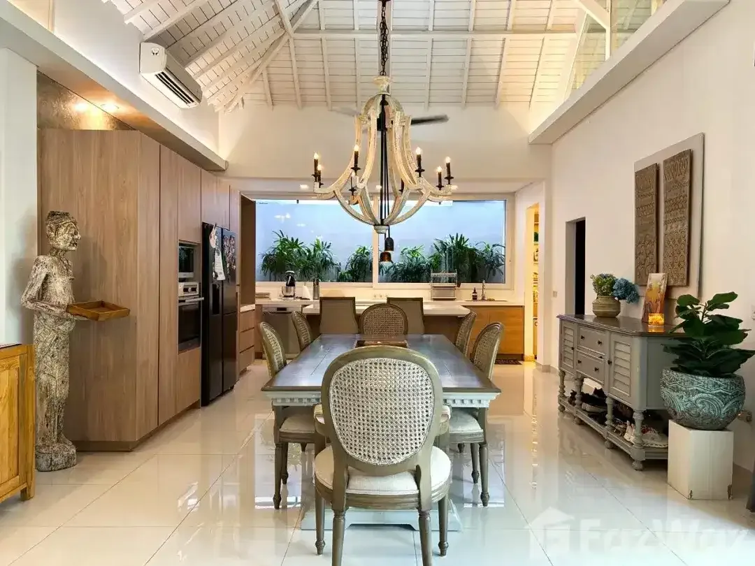 4 Bedroom Villa for sale in Canggu, Bali - Image 2 of 10