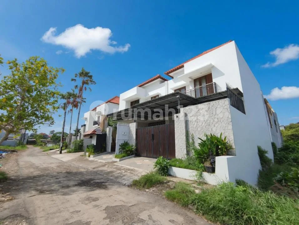 Rumah 3 Kamar Fully Furnished Bebas Banjir di Mahendradata Dekat Kerobokan - Image 1 of 4