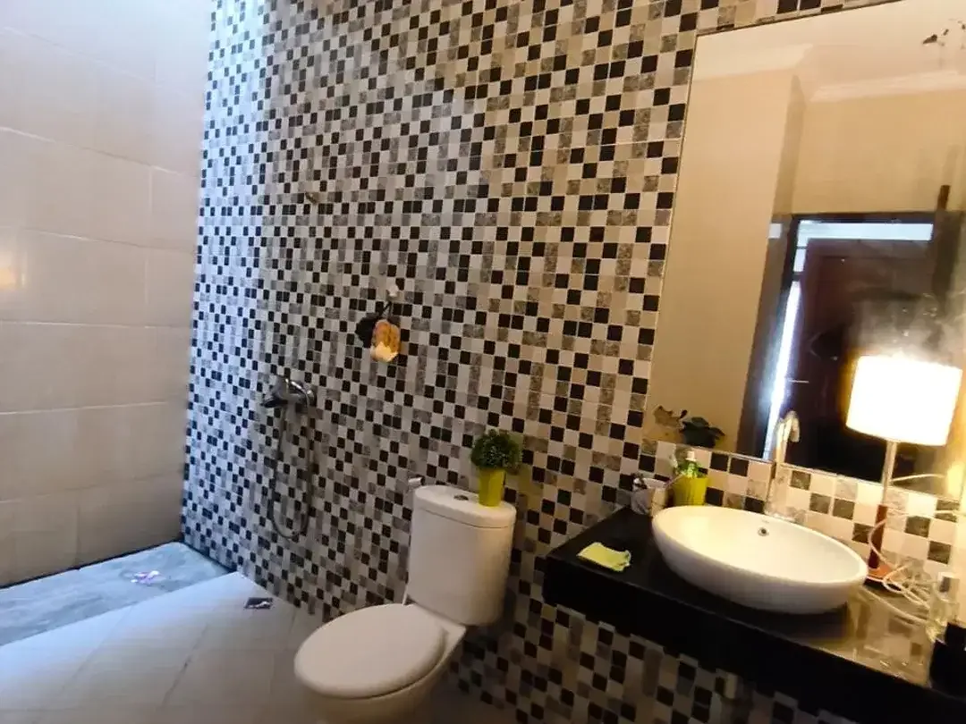 Disewakan – Villa Menarik 2 Lantai, Fully Furnished di Kawasan Mumbul, Nusa Dua - Image 5 of 10