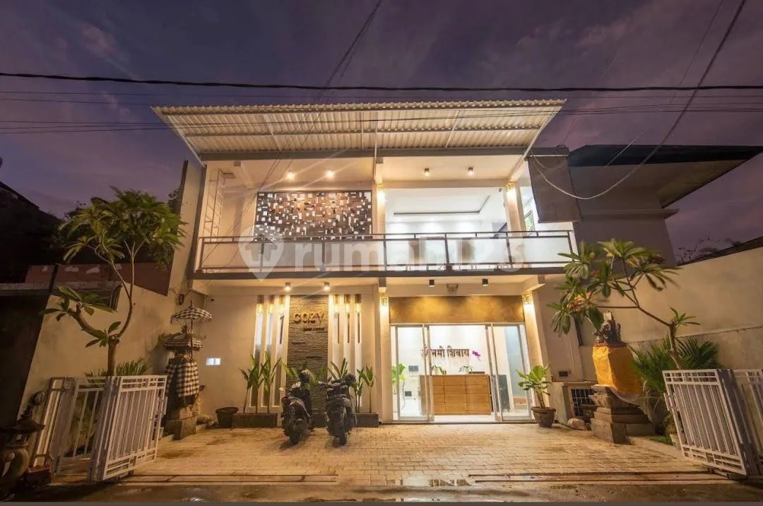 Villa Guesthouse Luas With Pool Strategis Furnished Kerobokan - Image 3 of 4