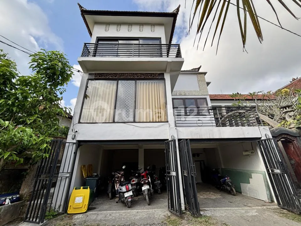 Rumah Siap Huni Lokasi Asri Lokasi Strategis di Jimbaran - Image 1 of 4