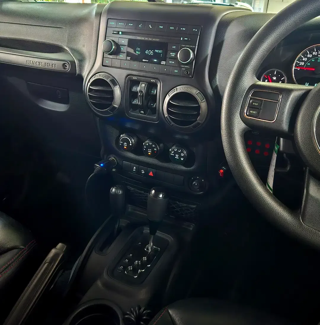 [2017] Jeep Wrangler JK Sport 4x4 3.0 at 2017 DK bkn Rubicon NIK 2015 - Image 10 of 10