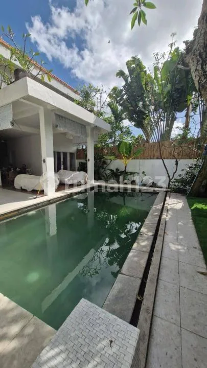 Villa Full Furnished dengan Kolam Renang Dekat Pantai di Padonan - Image 2 of 4