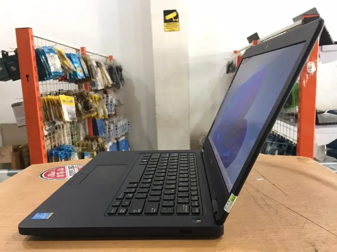 DELL Latitude E5450 Core i7 Ram 8GB SSD 256GB VGA Nvidia 2GB Mulus - Image 4 of 10