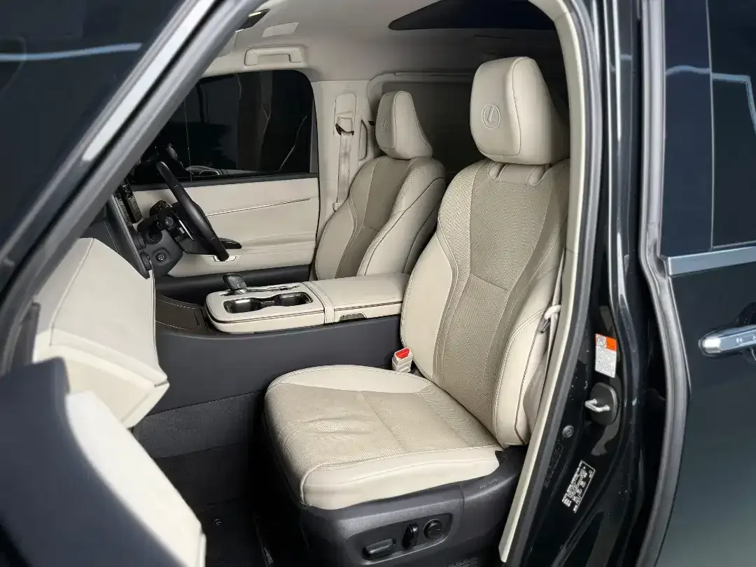 Lexus LM 350 Hybrid 7 Seater 2024 - Image 8 of 10