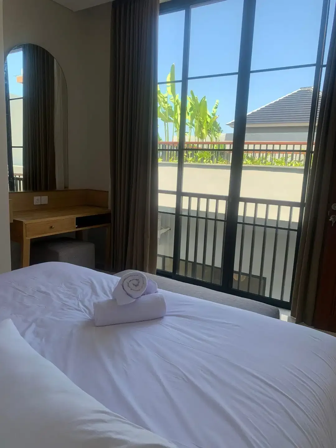 VILLA READY 2BR FURNISHED ONE GATE TERBAIK DI BATU BOLONG CANGGU - Image 4 of 10