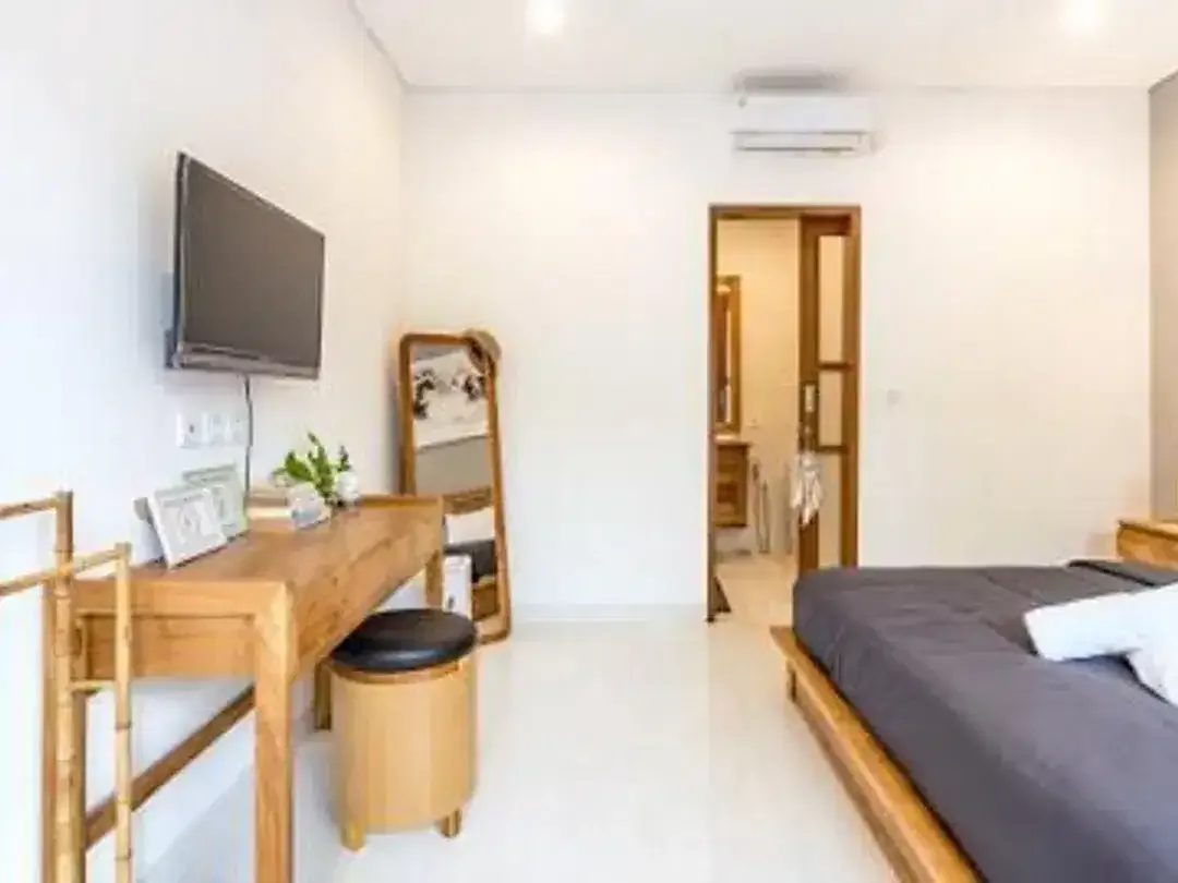 Dijual Guest House Siap Operasional dengan Lokasi Premium 7 Kamar Tidur, Kolam Renang dan Fully Furnished dengan Potensi Pendapatan Menarik - Image 7 of 10