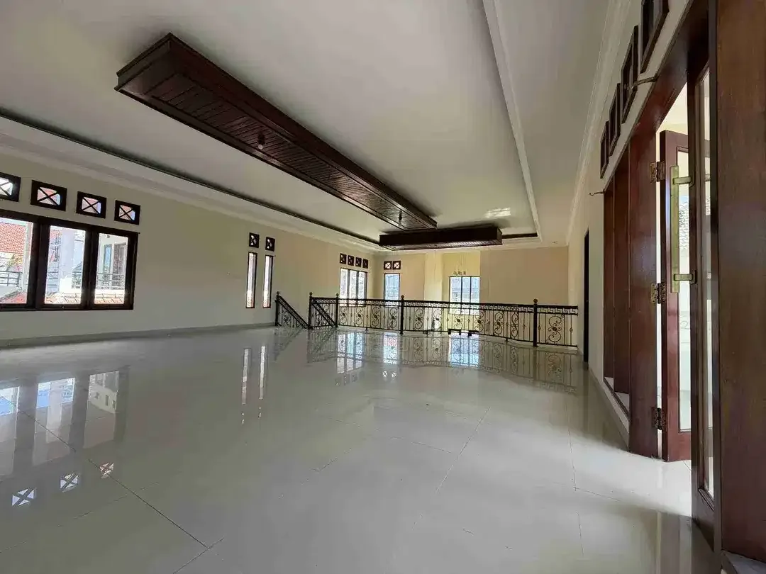 Rumah Besar 5.6 Are di Area Kerobokan Kelod Kuta - Image 9 of 9