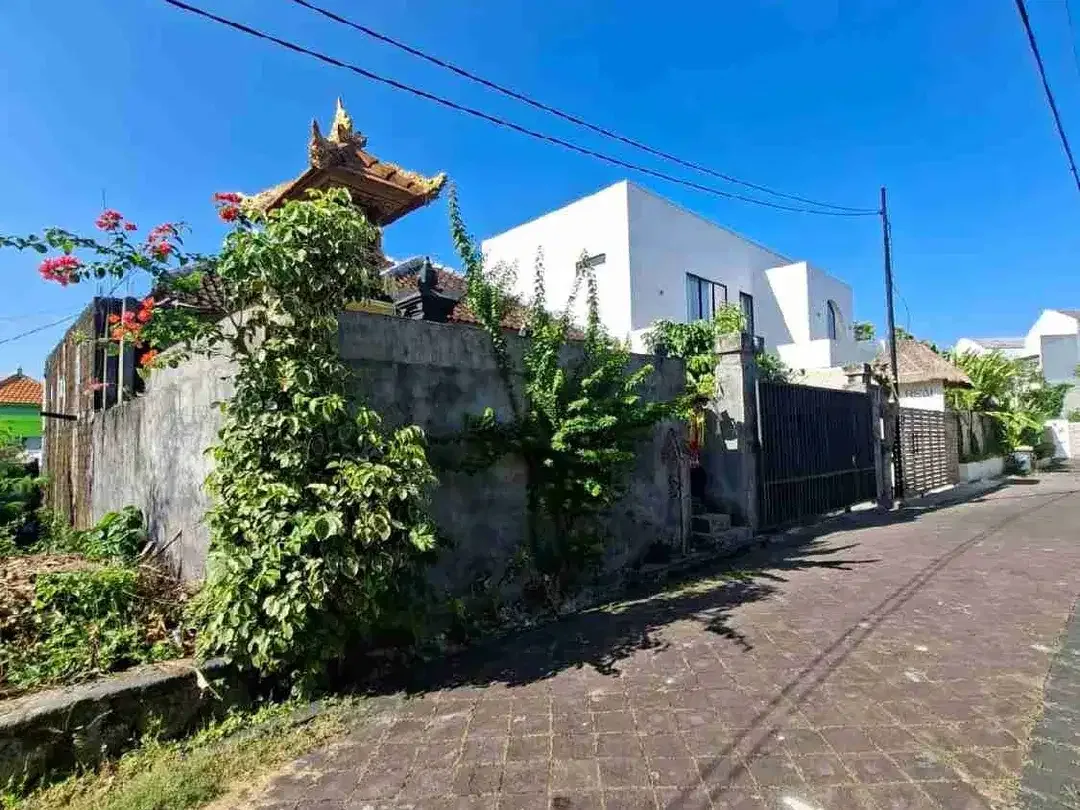 Dijual Cepat Tanah 200m2 Bonus Bangunan Di Jl Toyaning Ungasan - Image 2 of 10