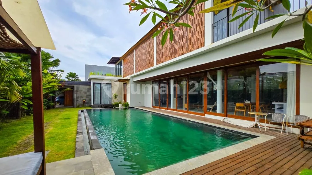 Villa Mewah 3 Kamar Di Canggu Dekat Pantai Batu Bolong Bali - Image 1 of 4
