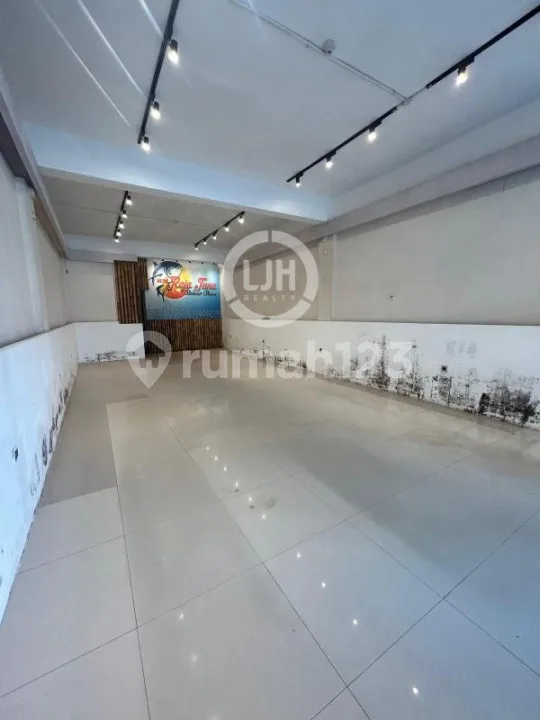 Shophouse For Sale In Legian, Busy Area, Non Furnished, Surrounded By Villa, Hotel, And Restaurant, Suitable For Business - Image 2 of 4