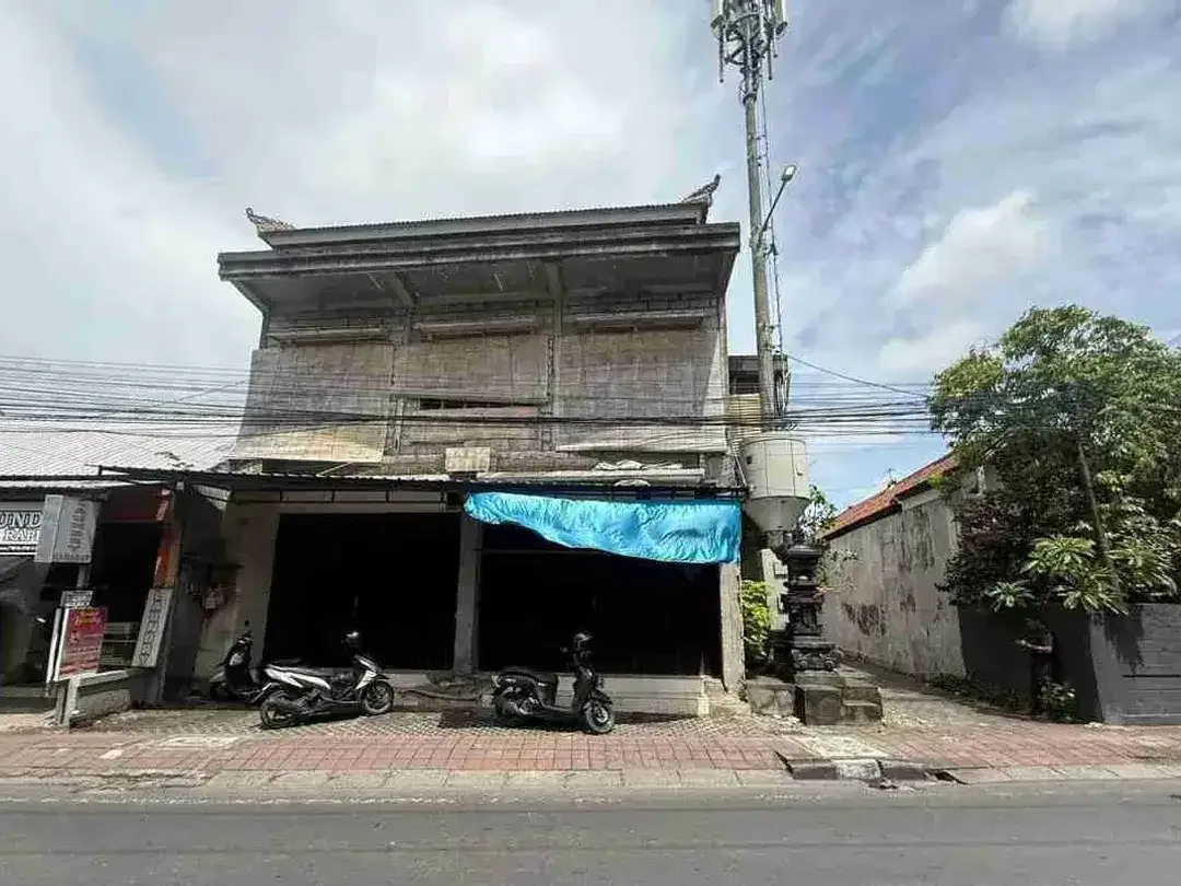 Di jual ruko pinggir jalan utama kesambi kerobokan 
(Anggap beli tanah saja) - Image 1 of 6