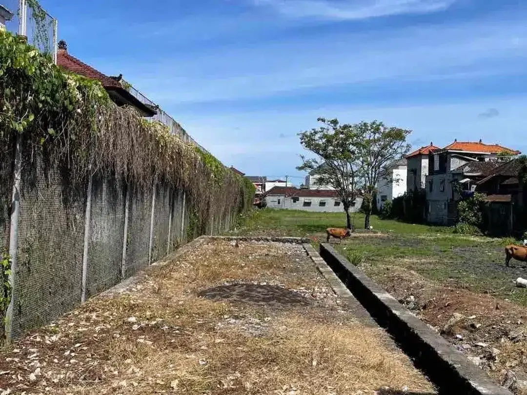 Disewakan lahan kosong luasan kecil cocok untuk kost2 an lokasi di Kerobokan. - Image 1 of 4