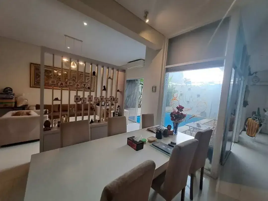 Contemporary Comfort and Prime Location - Image 2 of 10